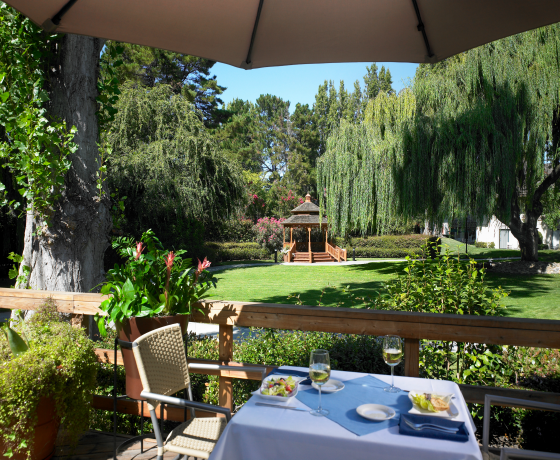 Sheraton Sunnyvale Hotel Lawn and Gazeebo